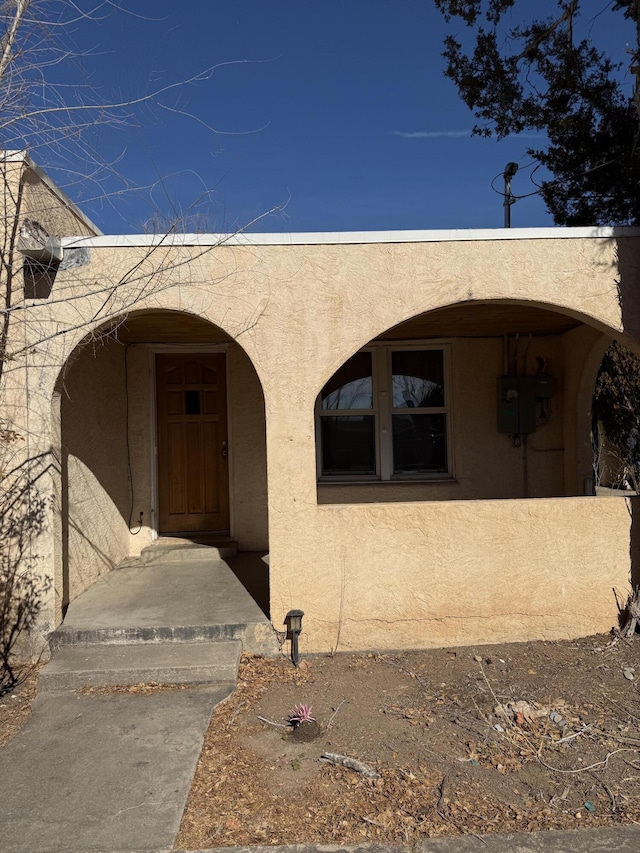 property entrance featuring stucco siding