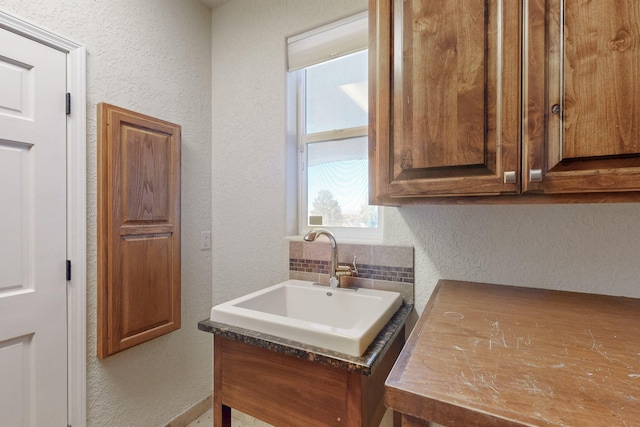 kitchen with sink and decorative backsplash