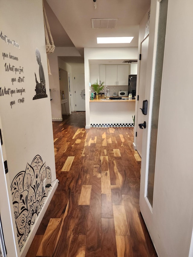 7535 Quemado Ct NE, Albuquerque, NM 87109 - corridor featuring visible vents and wood finished floors