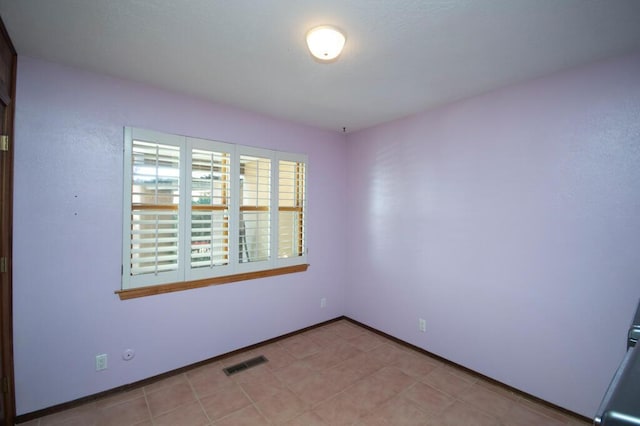 spare room with visible vents and baseboards