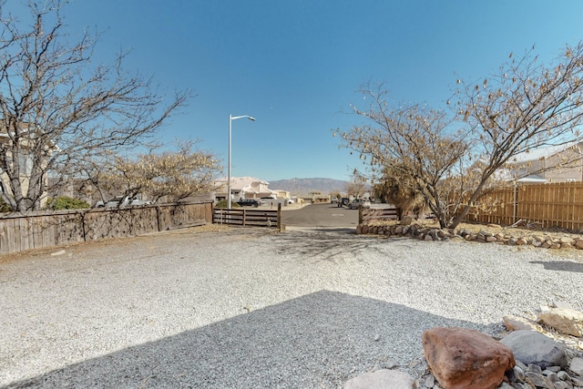 view of yard with a mountain view