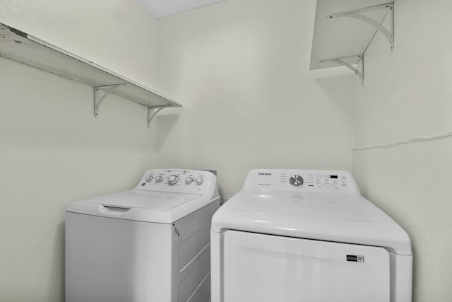 laundry room featuring washer and clothes dryer