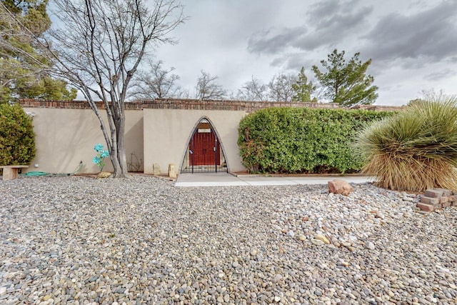 view of yard featuring a gate