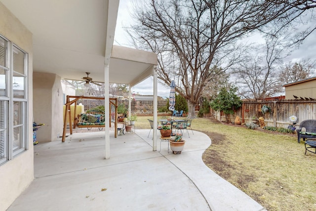 view of patio with a fenced backyard and ceiling fan