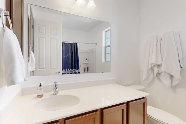 bathroom featuring a shower with curtain, vanity, and toilet