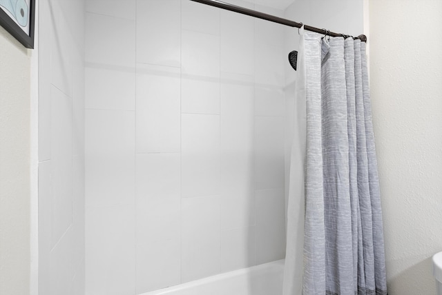 bathroom featuring shower / bath combo