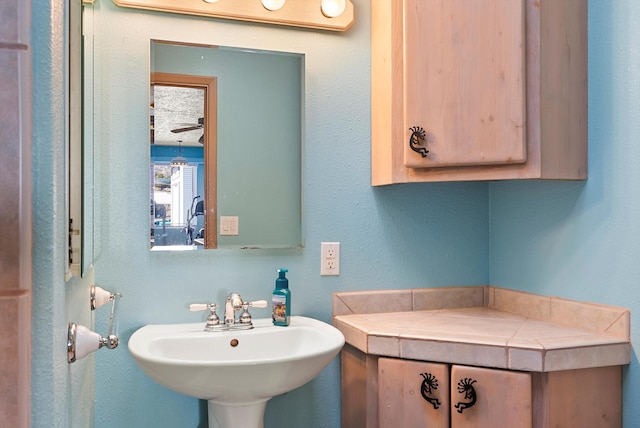 bathroom featuring sink