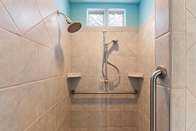 bathroom featuring tiled shower