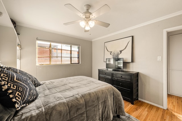 bedroom featuring ornamental molding, light hardwood / wood-style floors, and ceiling fan