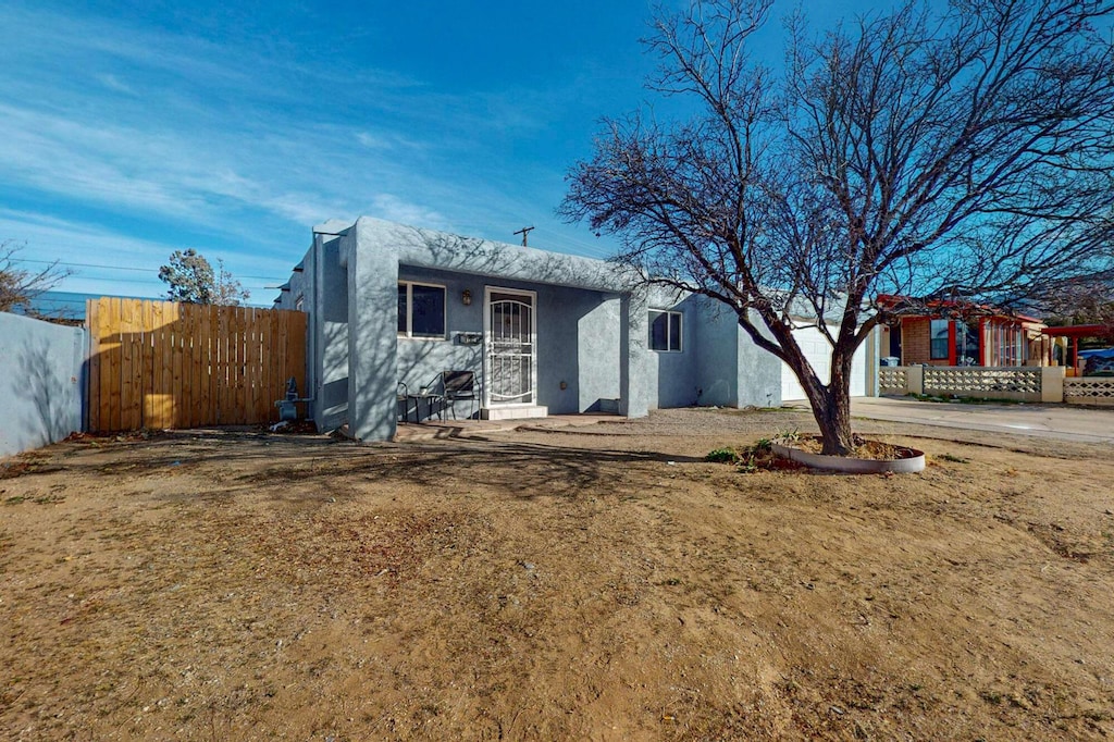 view of front of home with a front yard