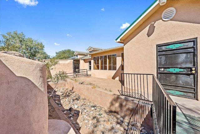 view of yard featuring a patio area