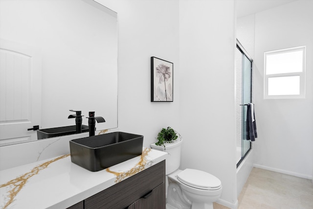 1145 15th St SE, Rio Rancho, NM 87124 - full bathroom featuring vanity, enclosed tub / shower combo, and toilet