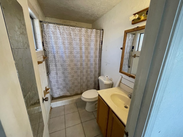 10613 Benavides Rd SW, Albuquerque, NM 87121 - bathroom featuring tile patterned flooring, toilet, vanity, a shower with shower curtain, and a textured ceiling
