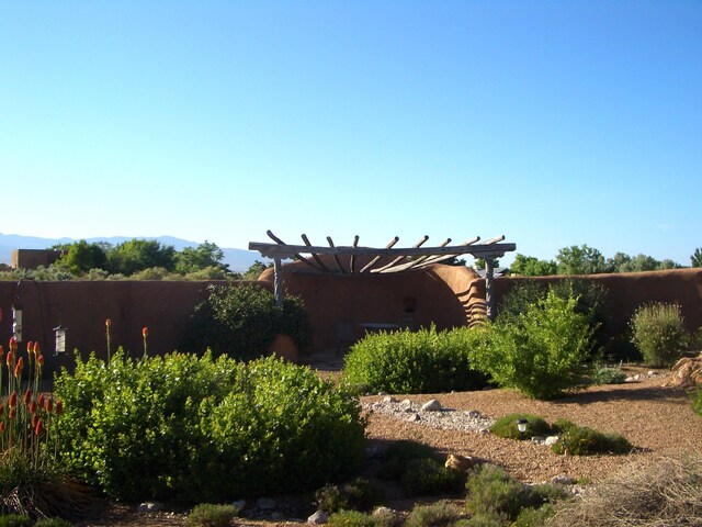 8008 Loma Larga Rd, Corrales, NM 87048 - view of yard