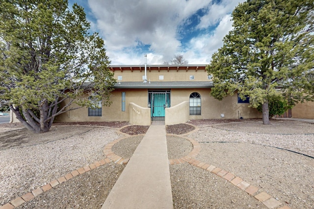 view of front of property featuring stucco siding