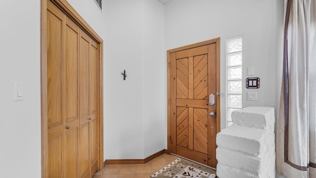 entryway featuring visible vents, baseboards, and light tile patterned floors