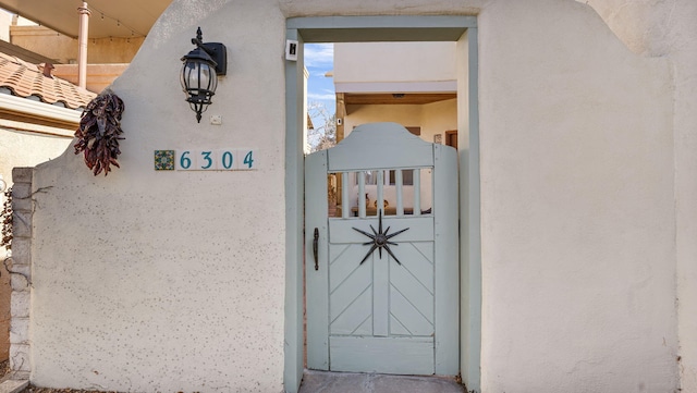 view of exterior entry with stucco siding