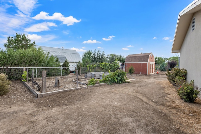 view of yard with a shed