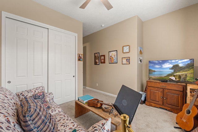 carpeted living room featuring ceiling fan