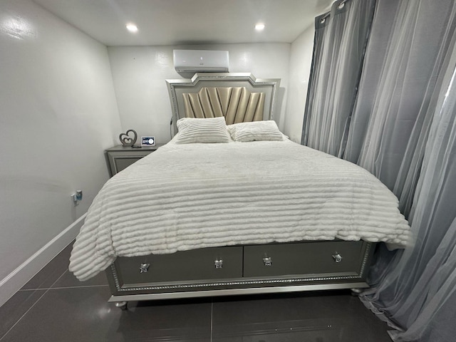 bedroom featuring recessed lighting, baseboards, and a wall mounted AC