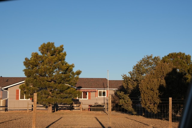 view of front facade with fence