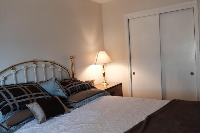 bedroom featuring a closet