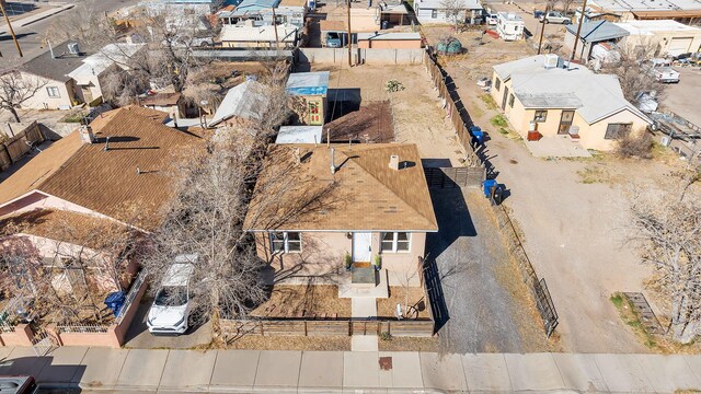 view of front of property with a fenced front yard