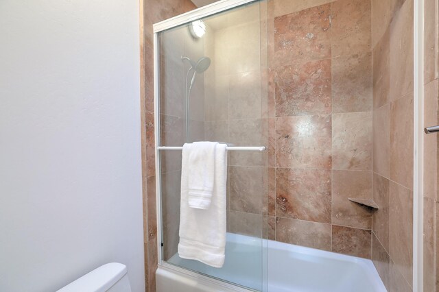 5524 Poblanos Ct NW, Albuquerque, NM 87107 - bathroom with toilet and combined bath / shower with glass door
