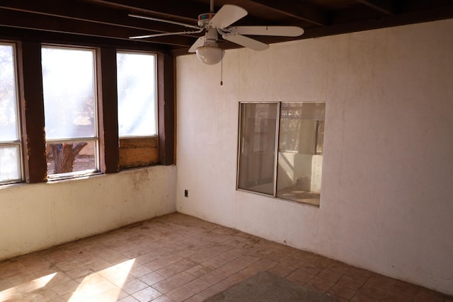 empty room featuring a ceiling fan