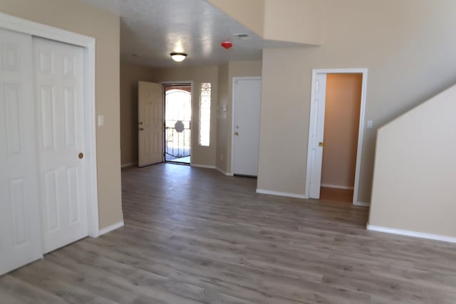 entryway featuring visible vents, light wood-style flooring, and baseboards