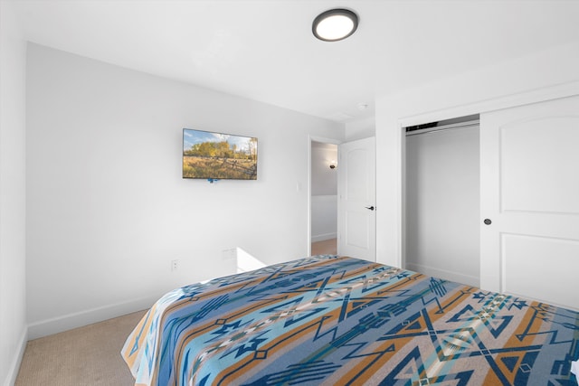 6052 Nauman Dr SE, Albuquerque, NM 87106 - bedroom featuring baseboards, a closet, and light colored carpet