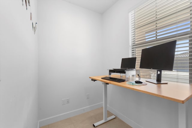 6052 Nauman Dr SE, Albuquerque, NM 87106 - office area with baseboards