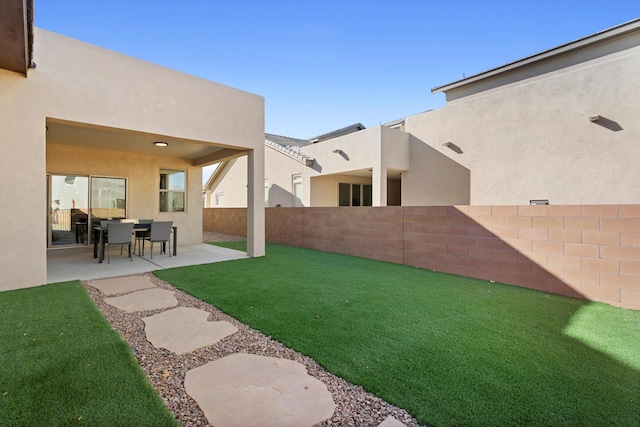 6052 Nauman Dr SE, Albuquerque, NM 87106 - view of yard featuring a patio and fence