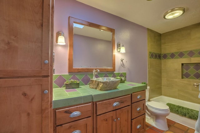 full bath with toilet, backsplash, and vanity