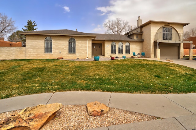 view of front of home with a front yard, brick siding, and driveway