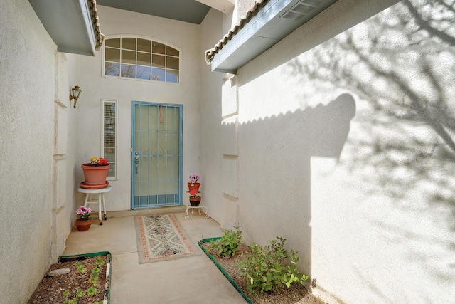 property entrance with stucco siding