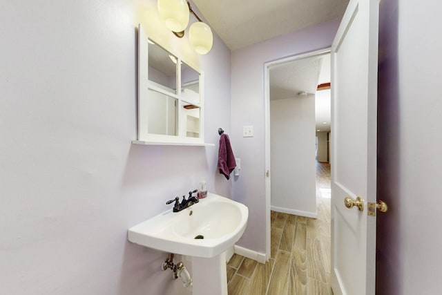 bathroom featuring wood tiled floor and baseboards