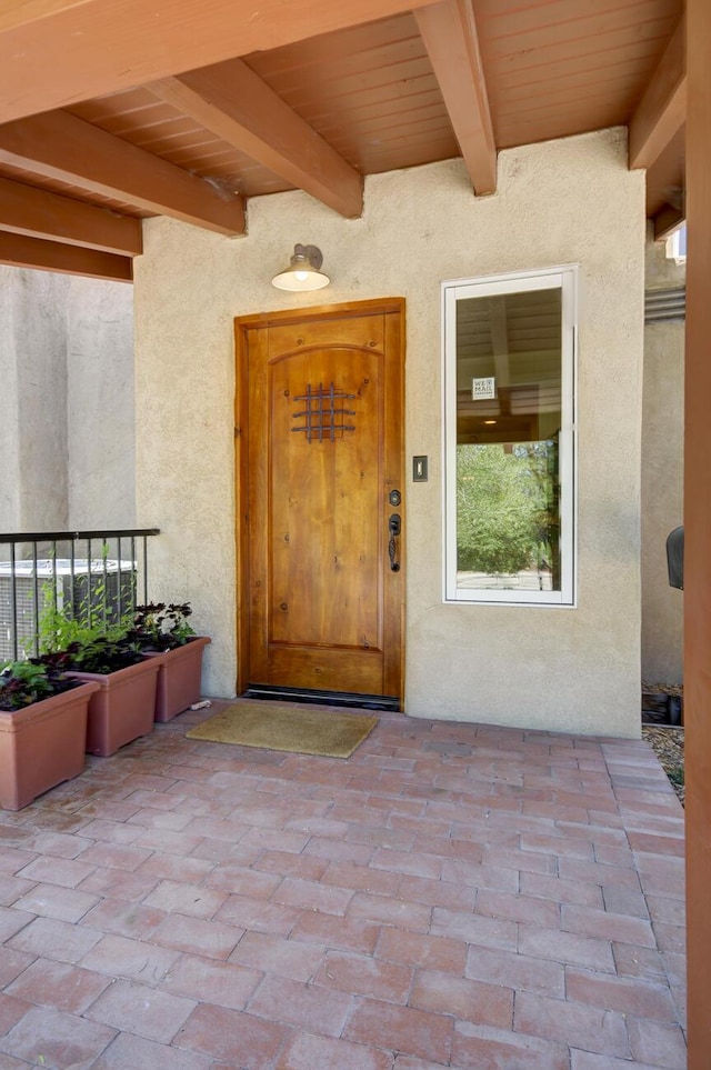 property entrance featuring stucco siding