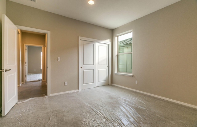 unfurnished bedroom with recessed lighting, a closet, and baseboards