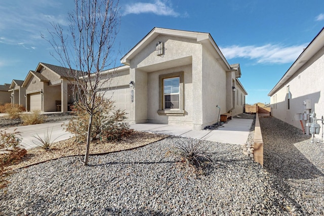 view of front facade featuring a garage and stucco siding