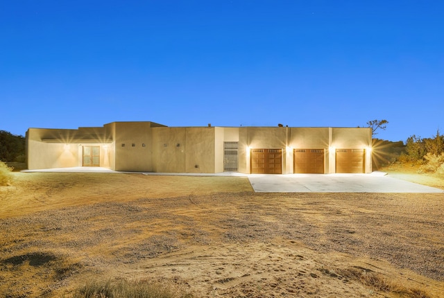 view of front facade with stucco siding