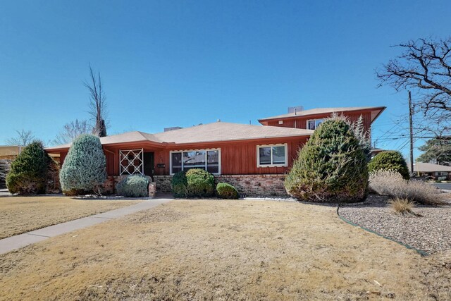 view of front of home featuring brick siding