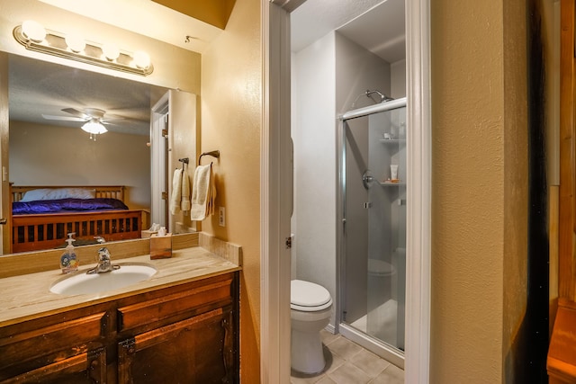 full bathroom featuring a ceiling fan, connected bathroom, a shower stall, and toilet