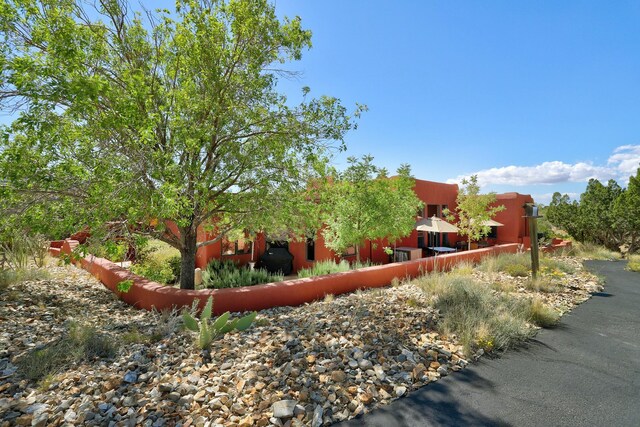 7 Calle Cholla, Placitas, NM 87043 - view of side of home with stucco siding