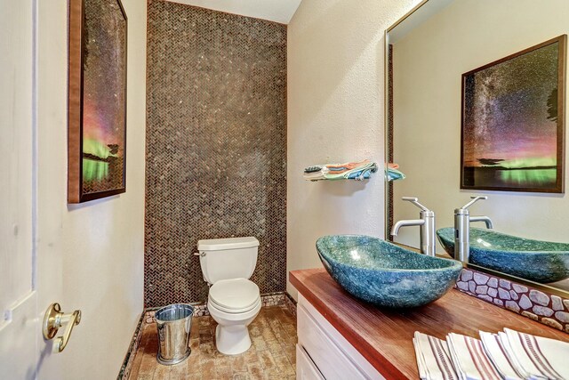 7 Calle Cholla, Placitas, NM 87043 - half bath featuring toilet and vanity