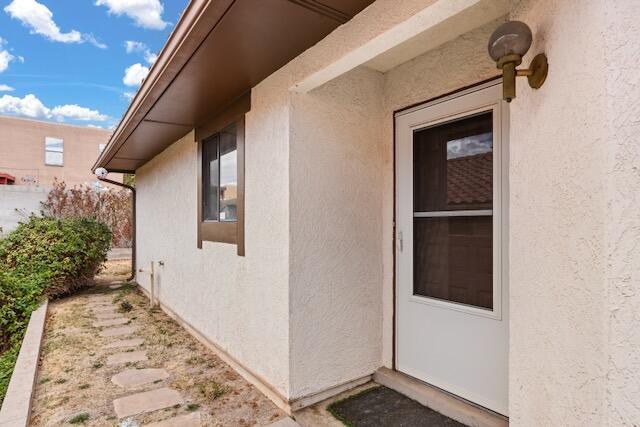 property entrance featuring stucco siding