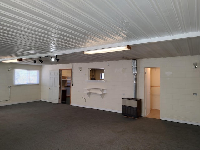 garage featuring concrete block wall