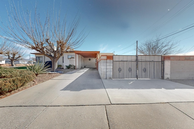 view of front of house with a gate