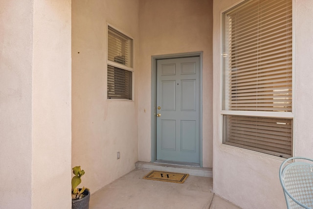 view of exterior entry with stucco siding