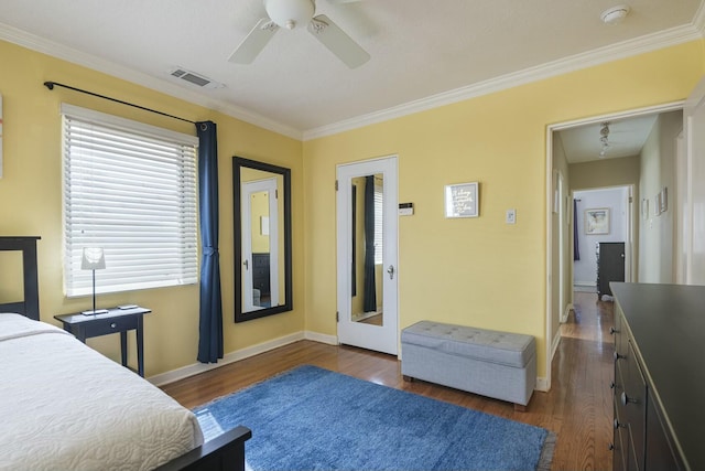 bedroom with dark wood-type flooring, a ceiling fan, visible vents, baseboards, and ornamental molding